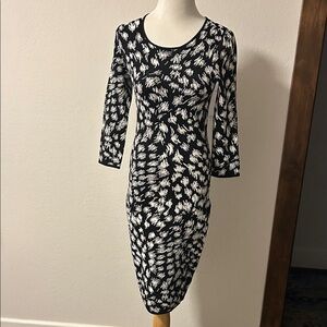 Trina Turk Black and White Long Sleeve Dress figure flattering material